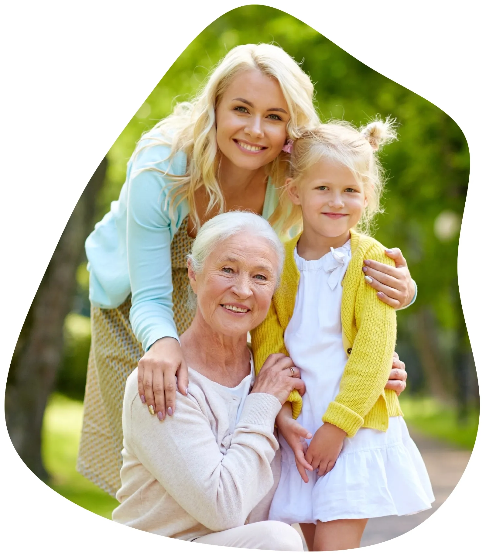 Rentnerin mit Tochter und Enkelin